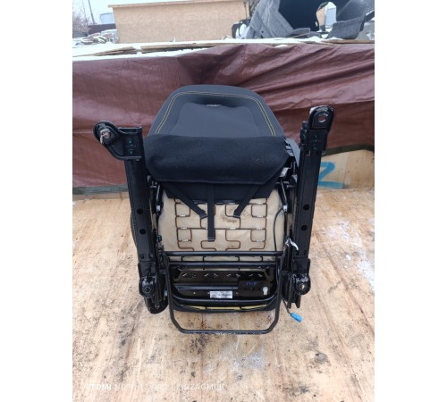 Сиденье переднее левое