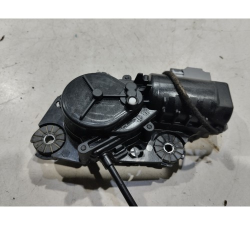 Моторчик открытия двери багажника