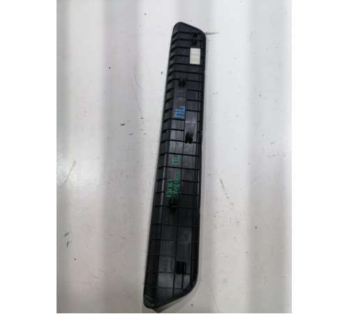 Накладка порога передняя левая