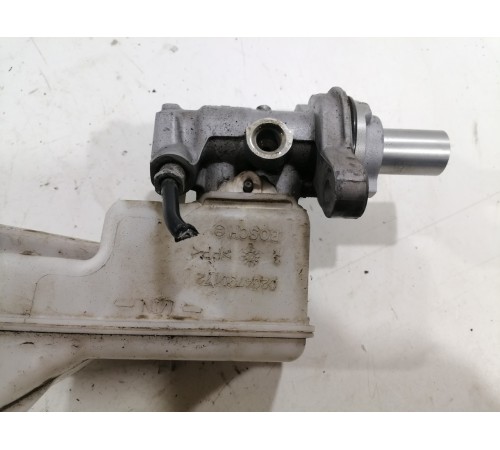 Главный тормозной цилиндр с бачком