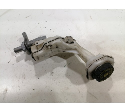 Главный тормозной цилиндр с бачком