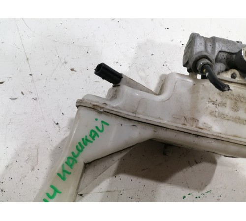 Главный тормозной цилиндр с бачком