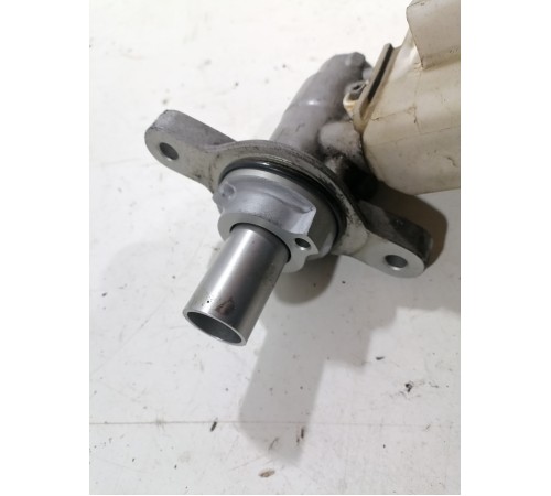 Главный тормозной цилиндр с бачком