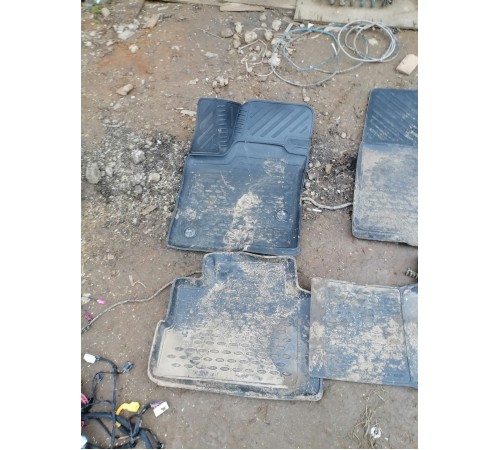 Комплект ковриков салона