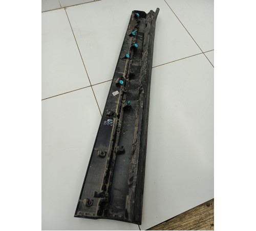 Молдинг двери передний левый