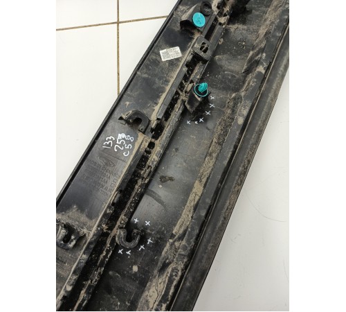 Молдинг двери передний левый