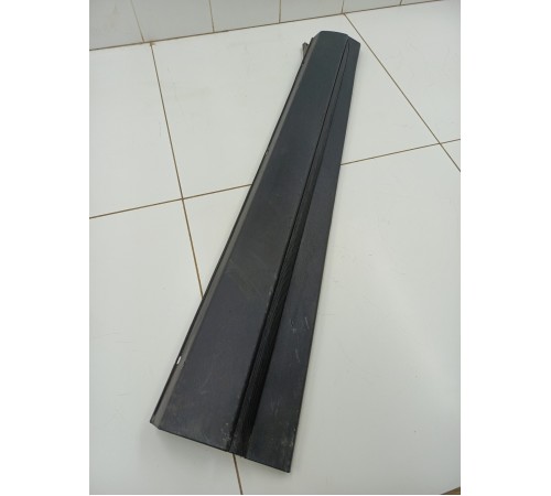 Молдинг двери передний левый