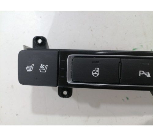 Блок кнопок подогрева передних сидений