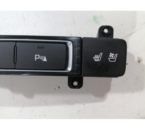 Блок кнопок подогрева передних сидений