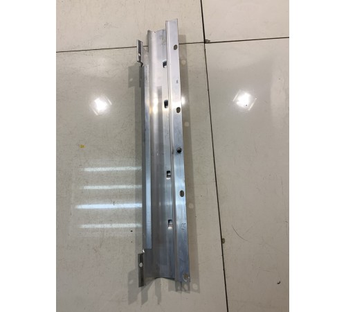 Накладка порога (передняя, правая)