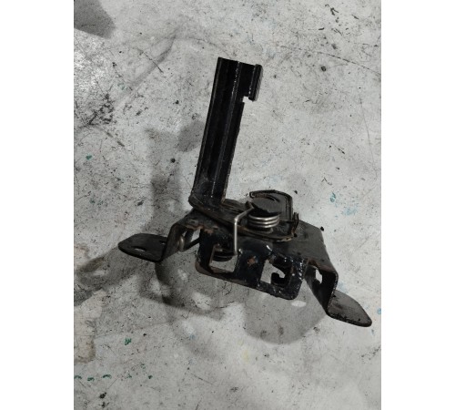 Замок капота