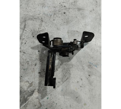 Замок капота