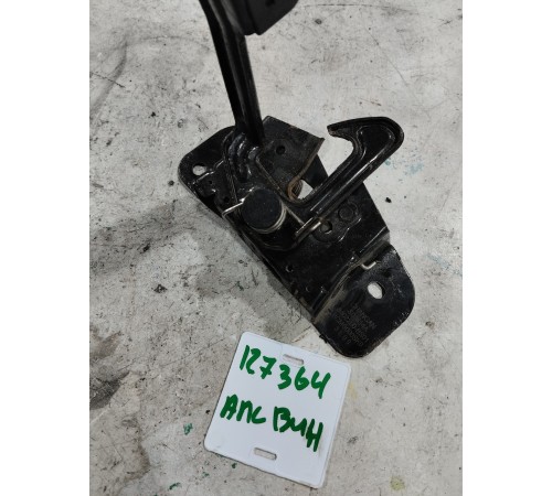 Замок капота