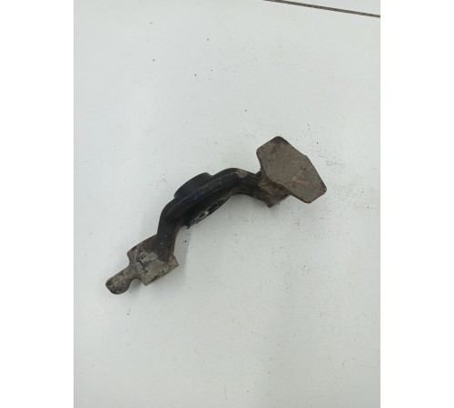 Кронштейн передний правый