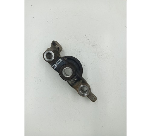 Кронштейн передний правый