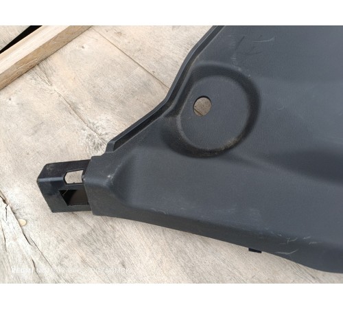 Обшивка багажника левая