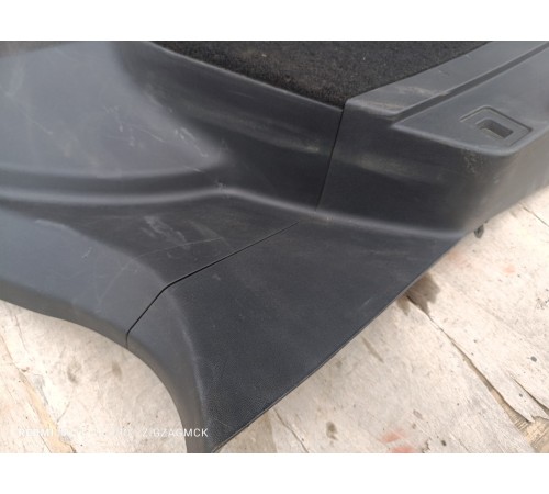 Обшивка багажника левая