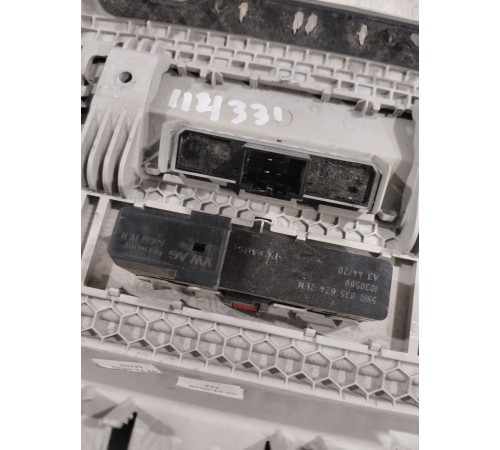 Плафон внутреннего освещения передний с многофункциональными кнопками