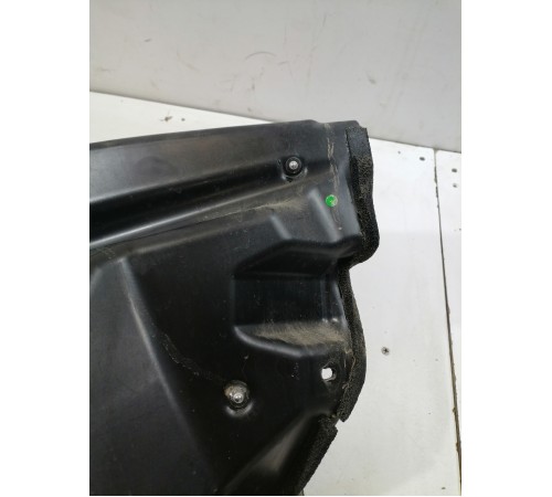 Кожух моторного отсека левый