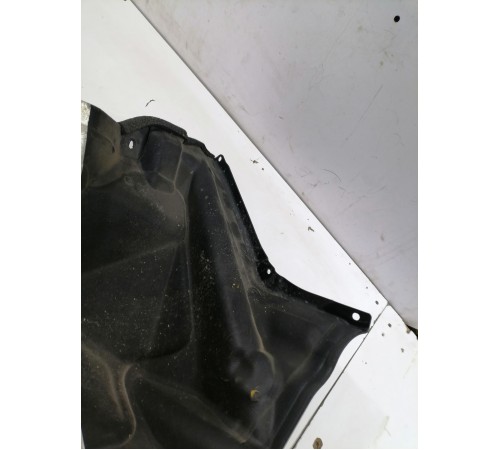 Кожух моторного отсека левый