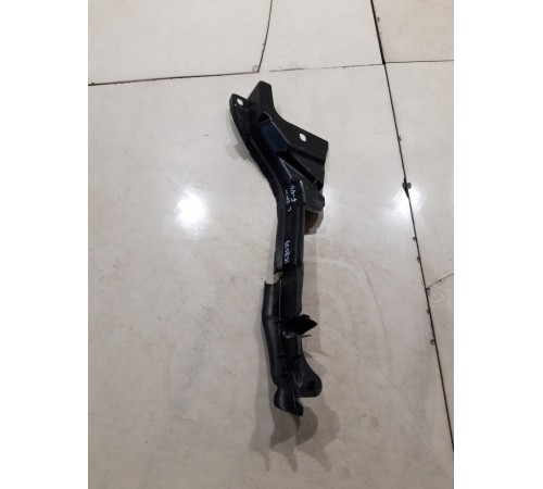 Уплотнитель капота левый