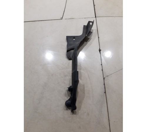 Уплотнитель капота левый