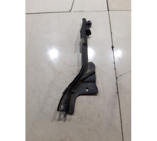 Уплотнитель капота левый