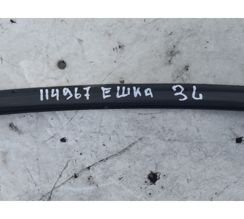 Уплотнитель стекла двери задний левый