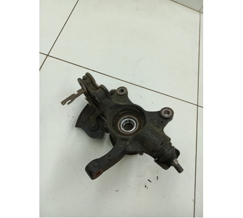 Кулак со ступицей передний левый