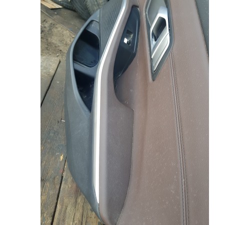 Обшивка двери задняя правая