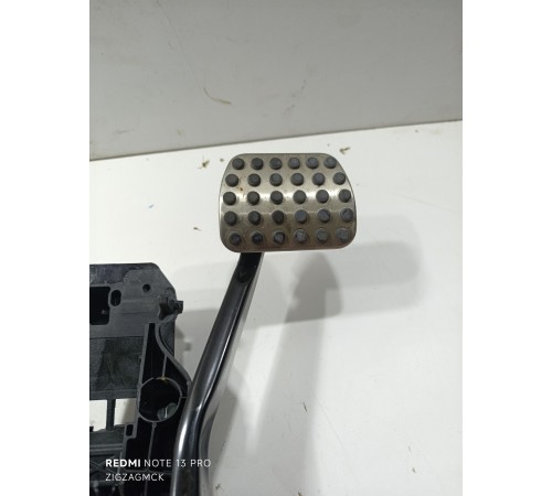 Педаль тормоза