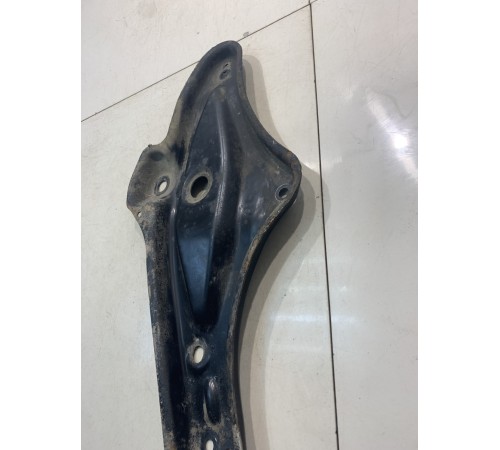 Кронштейн арки колеса (передний, правый)