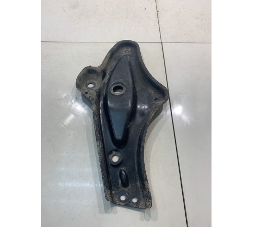 Кронштейн арки колеса (передний, правый)