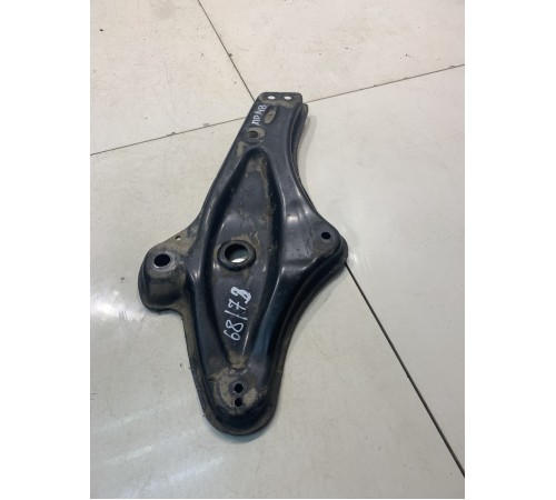 Кронштейн арки колеса (передний, правый)