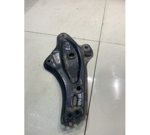 Кронштейн арки колеса (передний, правый)