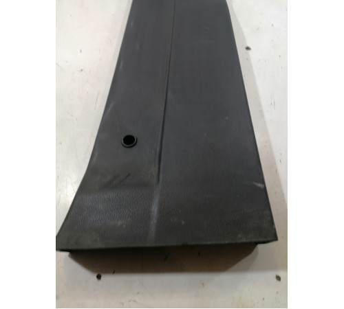 Обшивка центральной стойки правая нижняя