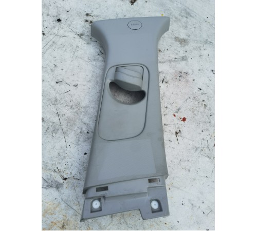 Обшивка центральной стойки правая верхняя