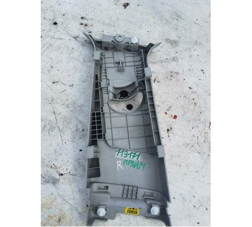 Обшивка центральной стойки правая верхняя