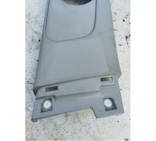 Обшивка центральной стойки правая верхняя