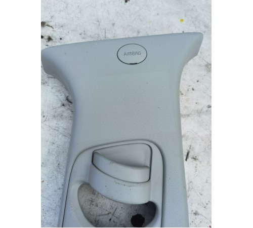 Обшивка центральной стойки правая верхняя