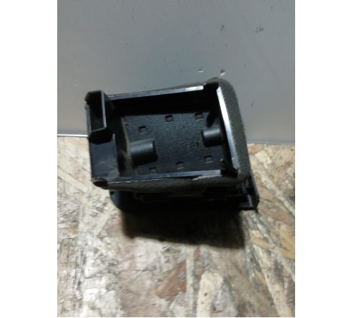 Дефлектор воздушный правый в торпедо