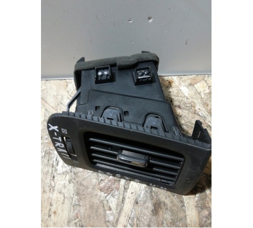 Дефлектор воздушный правый в торпедо