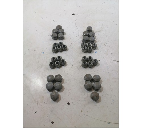 Комплект колёсных болтов и колпачков 40шт