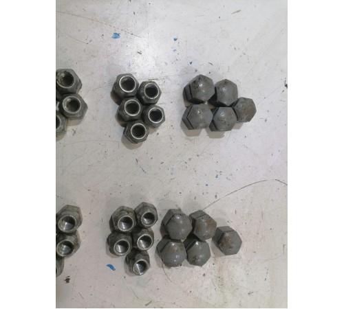 Комплект колёсных болтов и колпачков 40шт