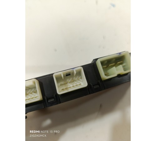 Блок управления сиденьем передний левый