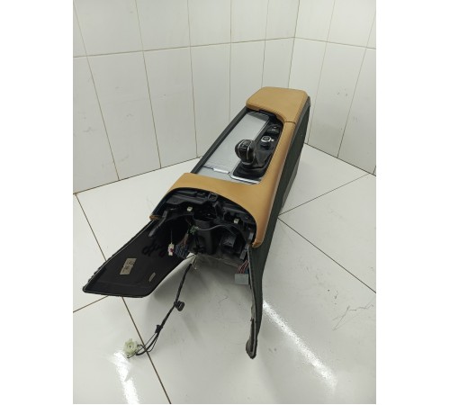 Центральная консоль с подлокотником в сборе