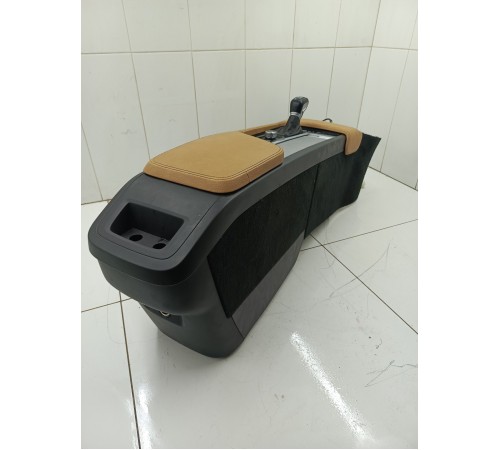 Центральная консоль с подлокотником в сборе