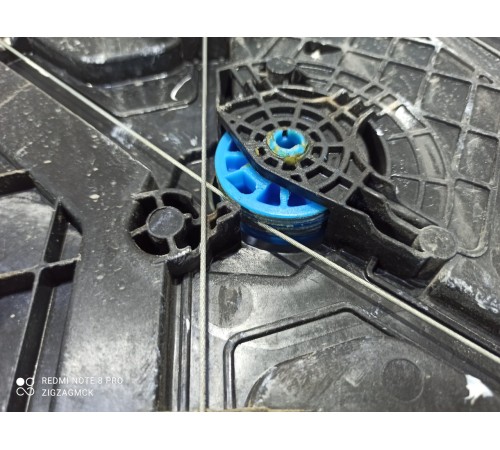 Стеклоподъемник (передний правый)