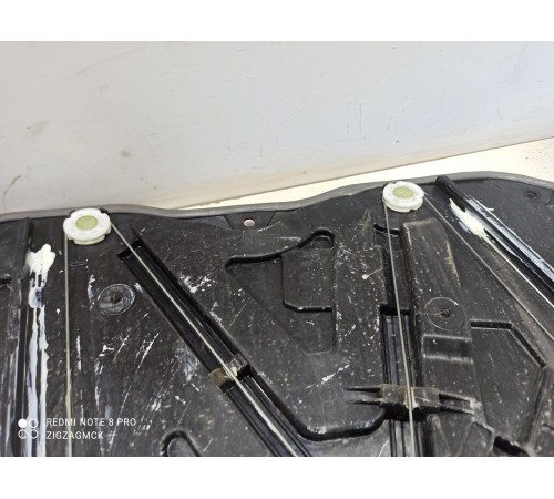 Стеклоподъемник (передний правый)