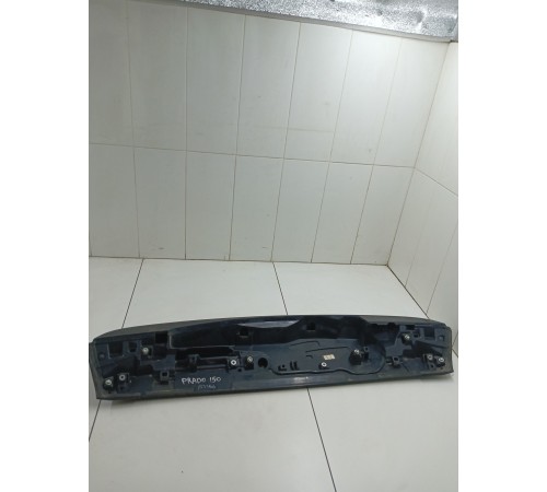 Спойлер крышки багажника